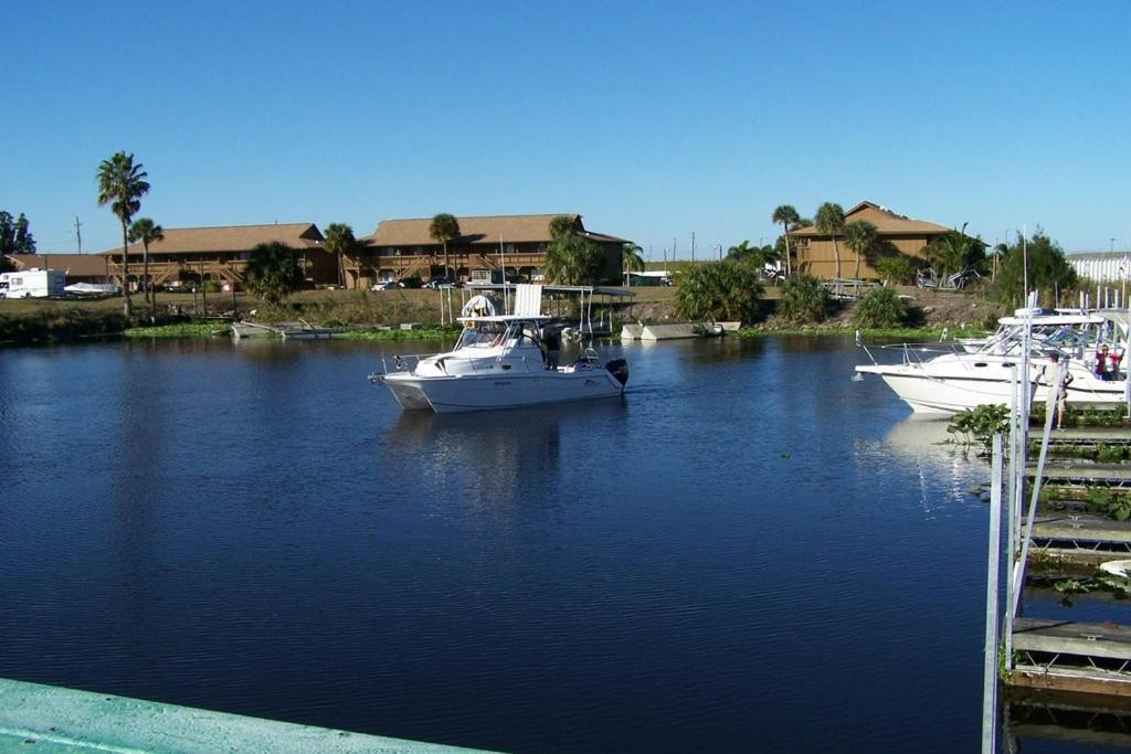 Roland Martin Marina/Resort Кльюистон Экстерьер фото